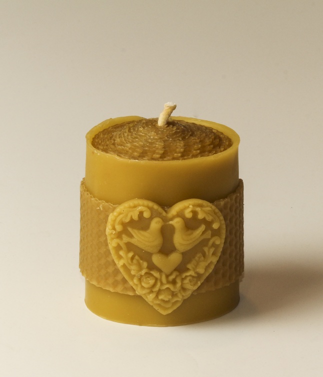 Viaszterm&eacute;kek &eacute;s gyerty&aacute;k - 102-1 (gyertya galamb &eacute;s sz&iacute;v mint&aacute;val)