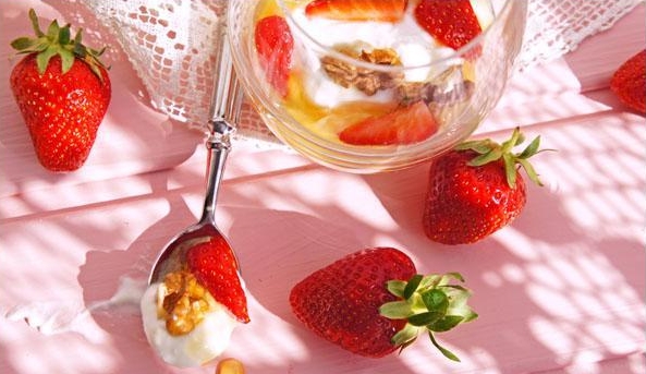 Mézes joghurt tízóraira, uzsonnára, reggelire